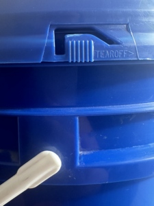 Prix <span class=keywords><strong>de</strong></span> gros : Fûts ronds en plastique <span class=keywords><strong>de</strong></span> qualité alimentaire <span class=keywords><strong>de</strong></span> 20 litres (5 gallons) avec bouchons décoratifs peints - Product Image 3