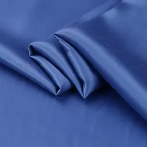 Morbido e confortevole tessuto di raso Charmeuse in pura seta lavato con sabbia al 100% per abbigliamento da notte da donna dalla produzione