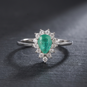 Anillo de Lujo con Esmeralda Natural de Corte Ovalado, Plata 925 con Baño de Rodio, Engaste de Garras, Joyería de Compromiso y Boda para Mujer - Product Image 1