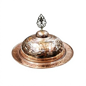 Plateau à beurre en cuivre martelé de qualité supérieure, design embossé, forme ronde, plateau à beurre et assiette, chez votre fournisseur en gros - Product Image 1