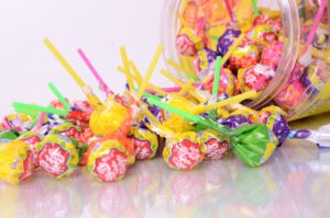 Venta al por mayor de caramelos duros con sabor a fruta Halal, piruleta Big <span class=keywords><strong>Boom</strong></span> en forma de <span class=keywords><strong>bola</strong></span> empaquetada en botellas con decoración de glaseado - Product Image 4