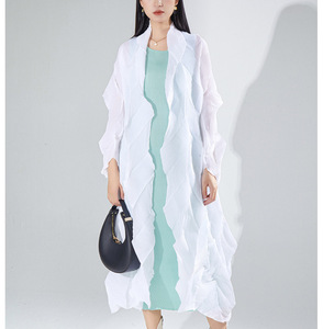 เสื้อโค้ทเทรนช์สไตล์เกาหลีแบบลำลอง ลายทาง จับจีบ แต่งระบาย ผ้าทอเนื้อสัมผัสพิเศษ สำหรับผู้หญิง ดีไซน์หรูหรา ยาว ผลิตจากโพลีเอสเตอร์ 100% ระบายอากาศได้ดี - Product Image 4