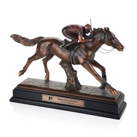 Vente en gros de statue de sculpture de cheval vintage en résine trophée de course de chevaux en polyrésine