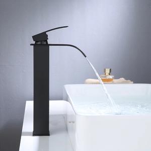 2024 luxe <span class=keywords><strong>bain</strong></span> mitigeur lavabo robinets noir <span class=keywords><strong>doré</strong></span> bassin robinet <span class=keywords><strong>salle</strong></span> <span class=keywords><strong>de</strong></span> <span class=keywords><strong>bain</strong></span> robinets cascade visage bassin robinet - Product Image 4