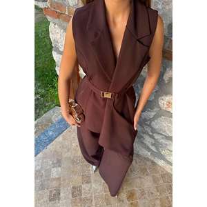 Conjunto de chaleco sin mangas de satén marrón y pantalones de pierna ancha para mujer, atuendo elegante y formal. - Product Image 2