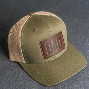 Casquette de camionneur pour homme, personnalisable avec patch en caoutchouc et patch en cuir sur le devant, dos en maille, 6 panneaux, réglable, style décontracté - Product Image 5