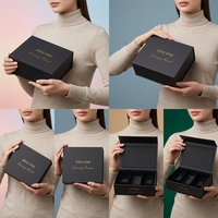 Boîtes cadeaux rigides biodégradables de luxe modernes de style livre avec fermeture magnétique, pour cosmétiques, parfums, crèmes pour les yeux et crèmes pour le visage, faites à la main et gaufrées