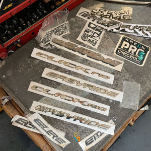 थोक कस्टम लोगो 3 डी मोटरसाइकिल भ्रूण के लिए वाटरप्रूफ ओम/ओडम बैज वाहन के लिए मोटर प्रूफ ओम/ओडम बैज - Product Image 2