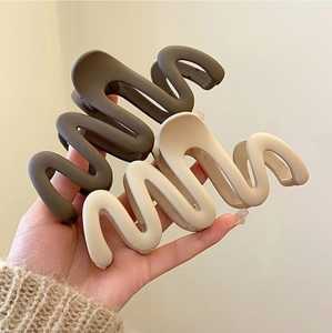 High Quality Large Matte <b>Hair</b> <b>Claw</b> Clip for Thick <b>Hair</b> with Comfortable Daily Wear Grip Available at Best Prices - Product Image 3