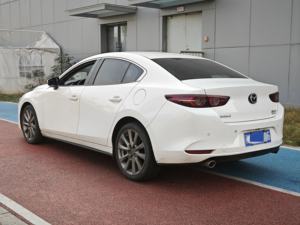 <span class=keywords><strong>Mazda</strong></span> <span class=keywords><strong>3</strong></span> Axela <span class=keywords><strong>2020</strong></span> 2.0L Automático Edición Elegante Blanco Gasolina Sedán Volante a la Izquierda Usado con Interior Oscuro - Product Image 3