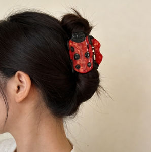 Sheshares Mignonne pince à cheveux en acétate motif coccinelle à sept points |   Nouvelle pince à cheveux en forme de requin pour les coiffures chignon pour femmes - Product Image 1