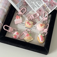 Porte-clés Soododo en PVC imprimé UV, motif fraise réaliste, style gâteau, jouet alimentaire créatif sur le thème des desserts