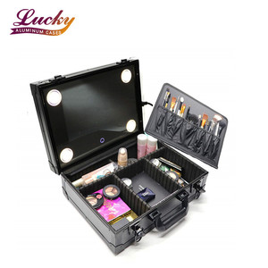 Hộp Đựng Mỹ Phẩm Trang Điểm Studio Được Chiếu Sáng Vali Tàu Nhỏ + Gương 4LED - Product Image 3