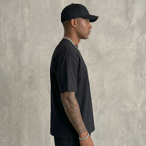เสื้อยืดโอเวอร์ไซส์ทรงบ็อกซี่แบบเรียบง่ายสำหรับผู้ชาย สไตล์สตรีทแวร์ ผ้าคอตตอน 100% หนานุ่ม ตัดเย็บแบบไหล่ตก รับผลิตตามสั่ง OEM ขายส่ง รุ่น TKAN919 - Product Image 2