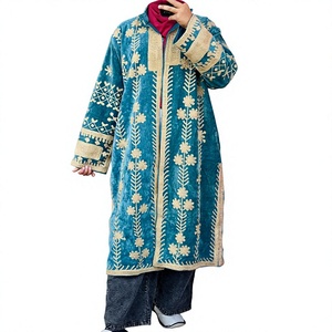 Abrigo de terciopelo bordado a mano estilo bohemio de Rajastán con diseño floral Aari, forro de algodón, transpirable, largo maxi, ropa de abrigo de invierno, cuello en V - Product Image 2