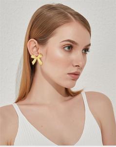 Personalizado coreano chapado en oro blanco grueso gran forma de corazón largo borla dos tonos latón arco Stud pendientes encanto colgante pendiente Mujer - Product Image 6