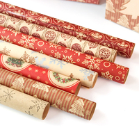 Rouleau de papier cadeau vintage motif sapin et flocons de neige rouges, idéal pour les cadeaux et la décoration des fêtes