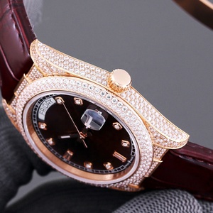 Reloj Automático de Hombre con Caja de Oro Rosa Completamente Incrustada en Diamantes, Esfera con Indicador de Fecha, Correa de Cuero Genuino Marrón - Product Image 3
