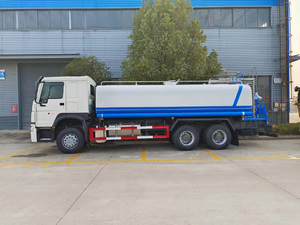 Camión Cisterna de Agua Diésel Euro 2 6x4 con Tanque de 20 Metros Cúbicos - Product Image 3