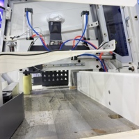 Mesin Gergaji Potong Silang CNC Presisi Tinggi untuk Optimasi Kayu, Lini Produksi Furnitur Sambungan Jari-jari