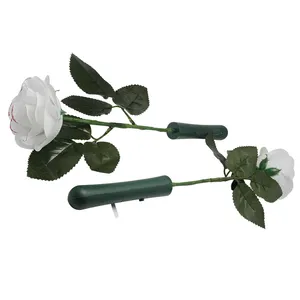 Rose lumineuse pour la Saint-Valentin Cadeaux créatifs Tissu LED Fleur de rose blanche artificielle avec poignée en plastique