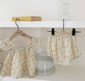 Ensembles de Vêtements d'Été pour Bébés Filles : Haut en Coton Style Pastoral et Pantalon Bouffant Coréen à Motifs Floraux (2 Pièces) - Vente en Gros - Product Image 1