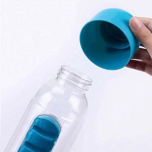 Gourde de voyage portable personnalisée en PP pour la gym, avec compartiment à pilules quotidien intégré, sans BPA, pour l'extérieur - Product Image 3