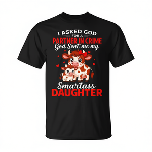 Le pedí a Dios un compañero en el crimen, y me envió a mi hija inteligente, camiseta para adultos, unisex, manga corta, cuello redondo, impresión digital - Product Image 2