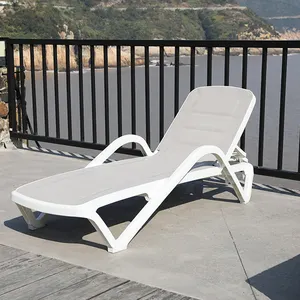 Verstelbare Weerbestendige Plastic Strand Sunlounger Outdoor Zon Bed Lounger Met Armsteun