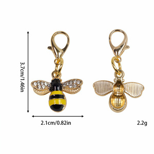 Colgante de abeja con diamantes chapado en oro de 14K con medallón para collar, <span class=keywords><strong>pulsera</strong></span>, bolso o como amuleto. - Product Image 2