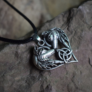 Colgante de Dos Lobos/Perros Entrelazados, Amuleto de Almas Gemelas con Forma de Corazón y Nudo Celta, Collar con Tótem Espiritual - Product Image 4