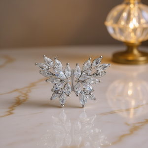 Orecchini E2461 in Oro Bianco con Diamanti Taglio Marquise, Gioielli Classici Naturali da Donna - Product Image 2