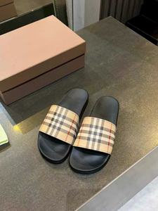 Chaussons d'été 2026 à motif à carreaux avec semelles souples en caoutchouc, confortables et antidérapants pour hommes et femmes - Product Image 3