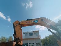 Excavatrice CAT 374 d'occasion, 74T, moteur haute puissance 359 kW, grande benne pour travaux de construction lourde