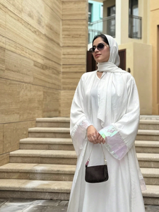 Conjunto de Abaya y Hiyab Blanco Brillante, Estilo Dubai, Moda Musulmana 2026, Personalizable, Elegante, Fluido, Maxi, Moda Islámica Modesta - Product Image 2