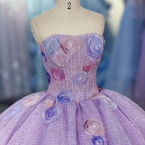 ชุดราตรีงาน Quinceanera รุ่น Dy6978 สีลาเวนเดอร์ ประดับดอกกุหลาบ 3 มิติ ทรงบอลกาวน์ สายรัดคอร์เซ็ท ผ้าทูลล์วิบวับ กระโปรงบานเต็มตัว ประดับด้วยลายปักหลากสี ยี่ห้อ Jancember - Product Image 5