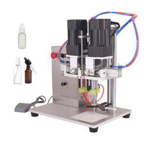 Máquina semiautomática de escritorio para cerrar tapas de rosca, goteros, bombas y botellas, para desinfectantes, detergentes y productos de limpieza, con boquilla tipo pico de pato. - Product Image 1