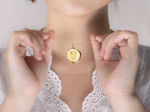 Оптовая продажа, настоящее ожерелье с изображением детских ножек, кулон с изображением монет, детское ожерелье с гравировкой имени на день рождения - Product Image 3