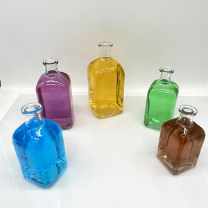Ensemble de bouteilles en verre transparentes carrées de 250 ml, 350 ml, 400 ml, 520 ml, 680 ml avec <span class=keywords><strong>bouchon</strong></span> en polymère bois, vides <span class=keywords><strong>pour</strong></span> jus, lait et vin liquide - Product Image 2