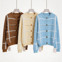 Private Labels. Damen-Strickjacke mit Rundhalsausschnitt, Perlenbesatz, Gittermuster, Knöpfen, Gerippten Bündchen und Saum, Reguläre Passform, Lässiger Strick-Cardigan