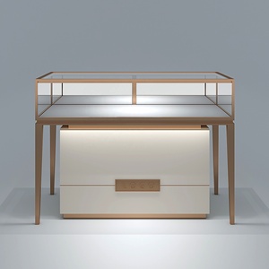 Vitrine de présentation de bijoux rectangulaire en cuivre 2026 avec éclairage LED, étagères à niveaux et support de vente au détail à dos solide - Product Image 1