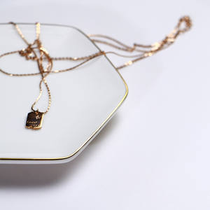 Anillo y collares de bandeja de joyería de cerámica blanca hexagonal con borde de oro con logotipo personalizado plato de baratija para regalo de boda - Product Image 3