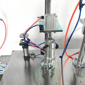 Máquina semiautomática de llenado y sellado de aerosoles para cosméticos, espuma de afeitar y productos químicos de uso diario - Product Image 4