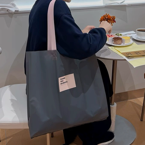 Bolsas de Compras de Plástico con Asas Troqueladas, Color Caramelo, Reutilizables, para Boutique, con Logotipos - Product Image 6