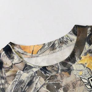 Camiseta de Hombre con Cuello Redondo, Manga Doble Capa, Hombros Caídos, Estampado de Letras de Camuflaje en Tejido de Punto Personalizado, Estilo Urbano - Product Image 3