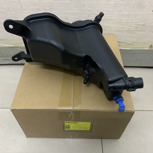 ถังพักน้ำสำหรับ BMW E90 E84 พลาสติก 2 ลิตร แบบขันเกลียว อะไหล่ทดแทน หมายเลข 17137567462 - Product Image 2