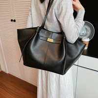 Sac fourre-tout élégant en cuir PU grande taille pour femme avec fermoir métallique, sac à bandoulière pour le trajet quotidien, sac à main tendance pour le travail et les voyages.