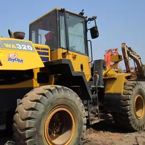 Nouvelle arrivée Chargeuse Komatsu WA320 d'occasion Prix avantageux en stock Faible nombre d'heures de fonctionnement et faible consommation d'huile Haute qualité - Product Image 1