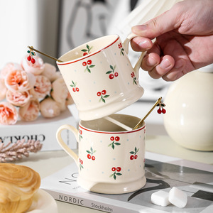 Tasse à café en céramique style coréen Ins, motif cerise, design mignon de dessin animé, écologique, compatible micro-ondes, pour usage domestique, petit-déjeuner - Product Image 4