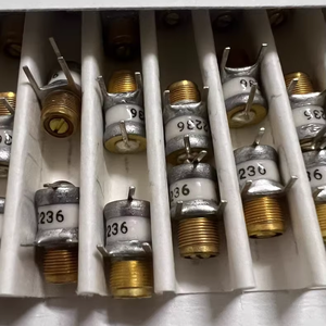 Mới và độc đáo v3371 Trimmer tụ 1.0-16pf 750V không từ tính điều chỉnh tụ <span class=keywords><strong>IC</strong></span> linh kiện chuyên tụ - Product Image 1